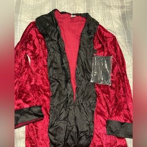Wrinkled, never worn, plus size costume robe. + handkerchief + pipe
